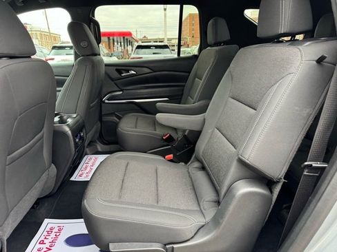 Certified 2025 Chevrolet Traverse LT image 11