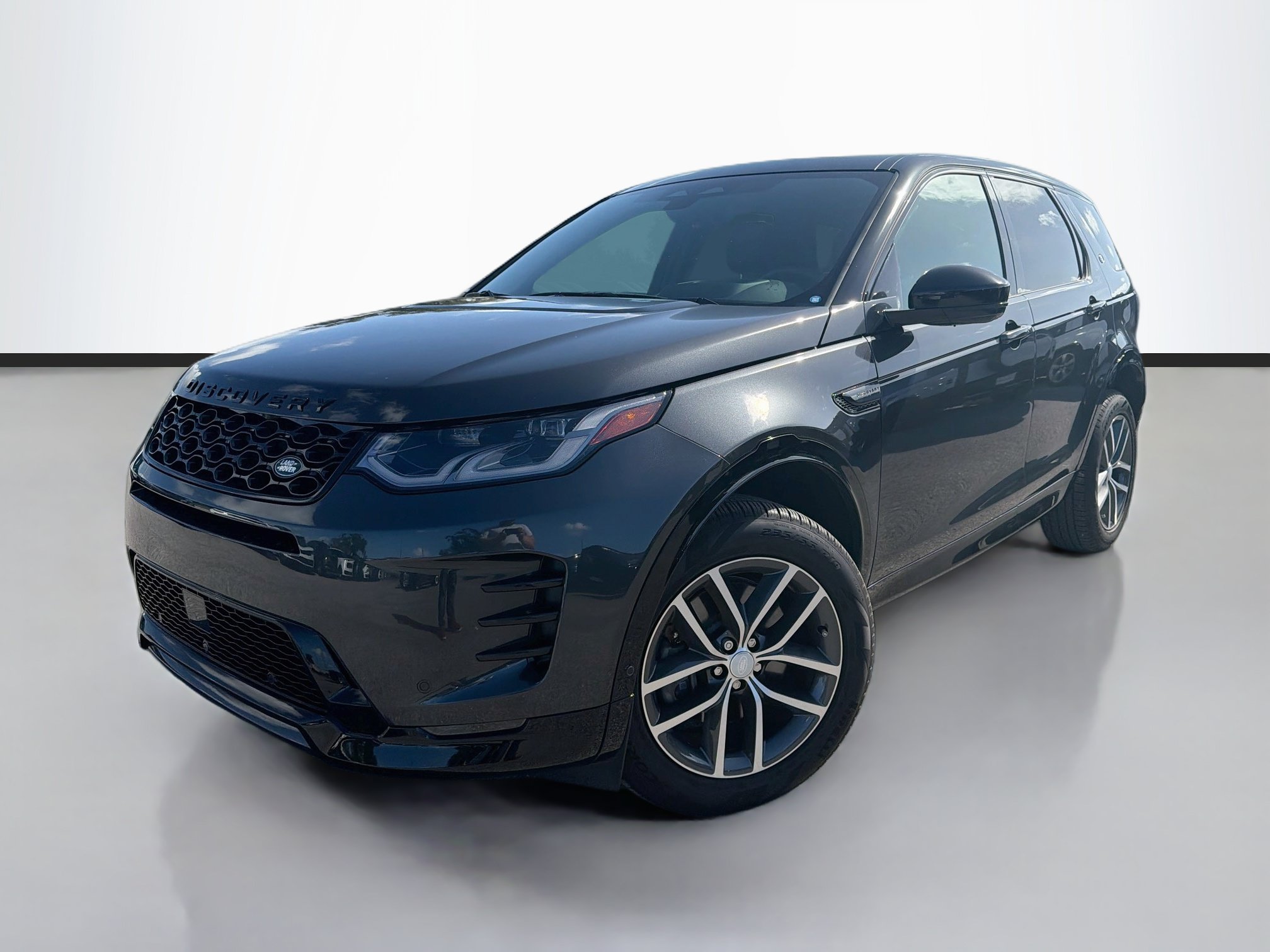Used 2025 Land Rover Discovery Sport Dynamic SE AWD/4WD image 1
