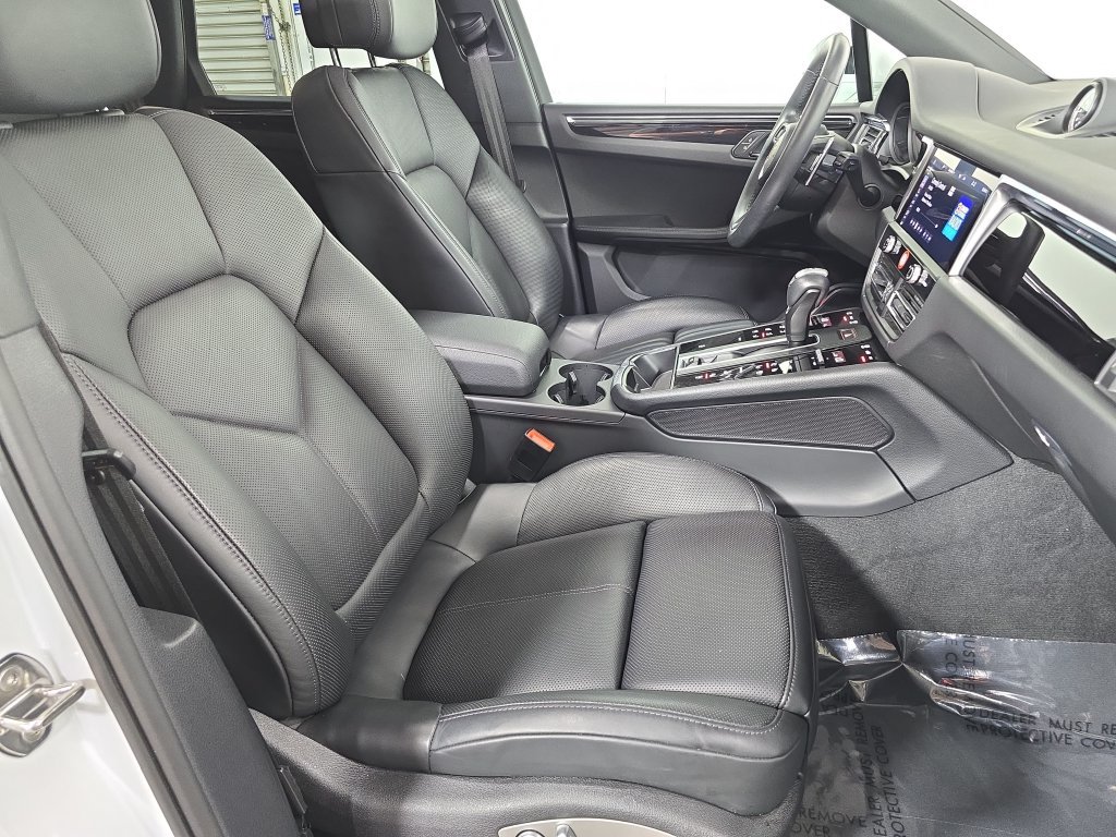 Certified 2026 Porsche Macan AWD/4WD image 27