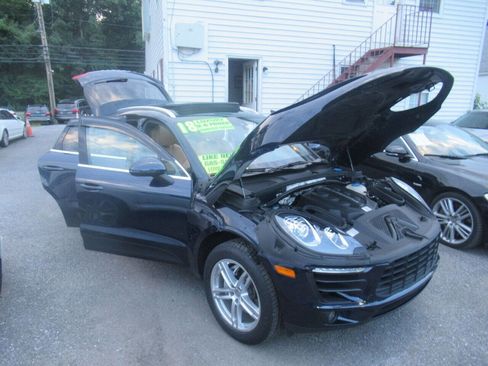 Used 2018 Porsche Macan S image 11