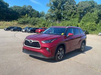 Used 2023 Toyota Highlander XLE FWD video 1