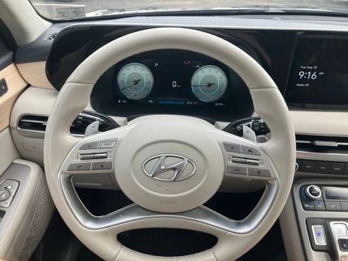 Used 2023 Hyundai Palisade Limited w/ Winter Package AWD/4WD image 12