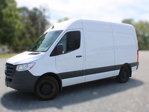 Used 2025 Mercedes-Benz Sprinter 2500 image 3
