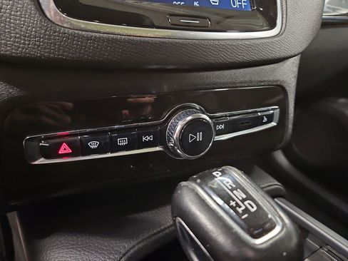 Used 2018 Volvo XC90 T6 Momentum w/ Convenience Package image 22