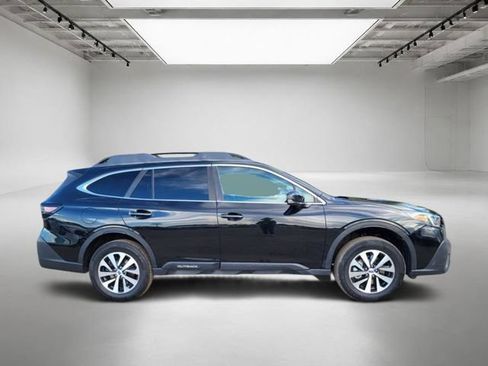 Used 2021 Subaru Outback Premium AWD/4WD image 7