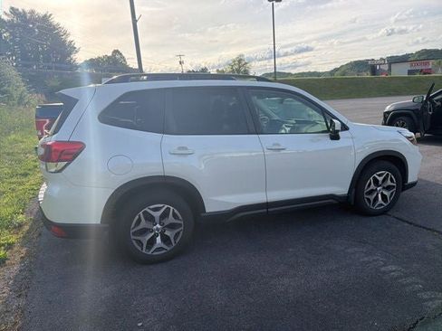 Used 2019 Subaru Forester Premium AWD/4WD image 10