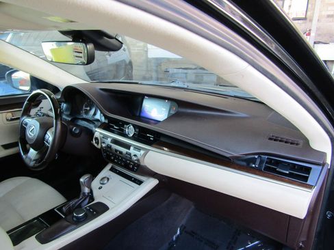 Used 2018 Lexus ES 350 w/ Premier Package FWD image 11