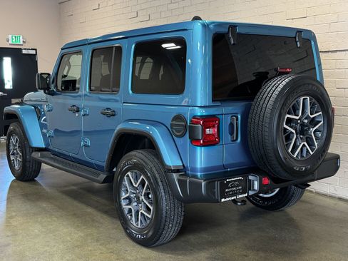 Used 2024 Jeep Wrangler Unlimited Sahara w/ Safety Group AWD/4WD image 8