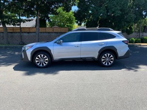 Used 2023 Subaru Outback Touring XT AWD/4WD image 2
