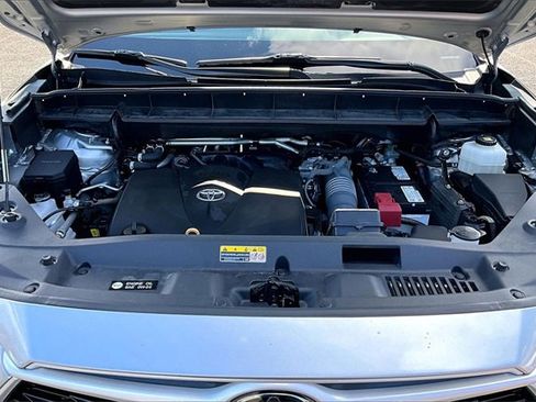 Used 2022 Toyota Highlander LE image 29