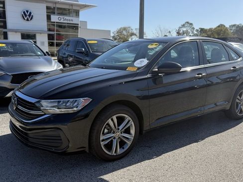 Certified 2022 Volkswagen Jetta SE image 18