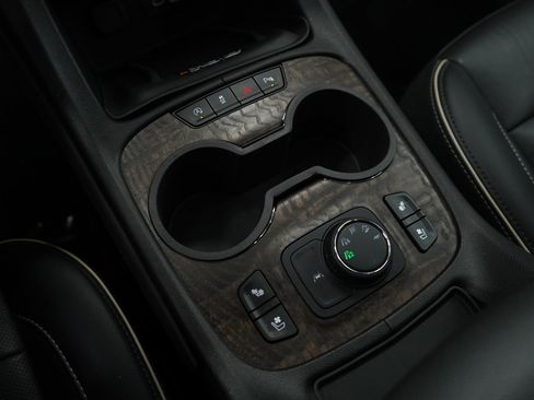 Used 2023 GMC Acadia Denali image 20