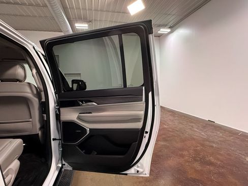 Used 2024 Jeep Wagoneer L Series II w/ Flexible Seating Group AWD/4WD image 65