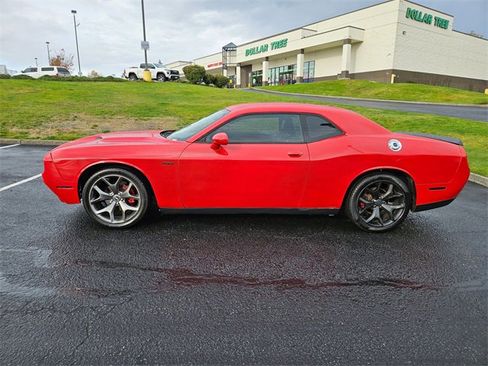 Used 2015 Dodge Challenger SXT image 6
