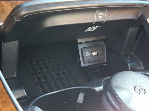 Used 2019 Mercedes-Benz E 300 4MATIC image 25