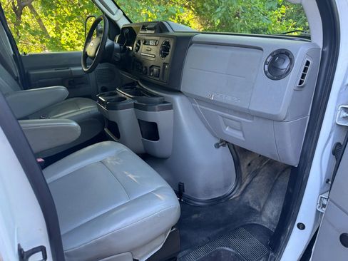 Used 2014 Ford E-350 and Econoline 350 Super Duty RWD image 6
