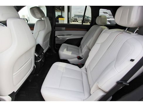 New 2026 Cadillac Vistiq Sport image 7