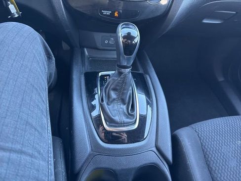 Used 2021 Nissan Rogue Sport S image 17