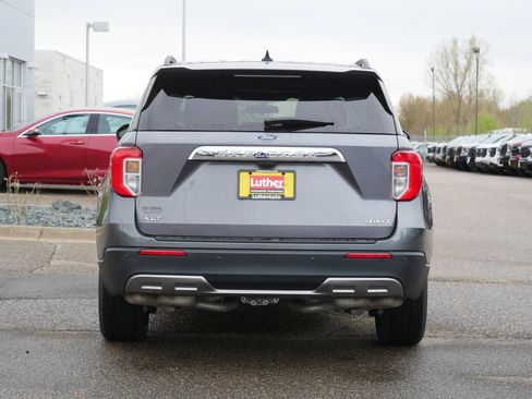 Used 2022 Ford Explorer XLT w/ Equipment Group 202A AWD/4WD image 6