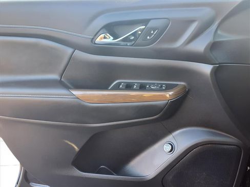 Used 2023 GMC Acadia SLE w/ Driver Convenience Package image 18