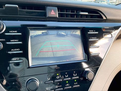 Used 2018 Toyota Camry L image 25