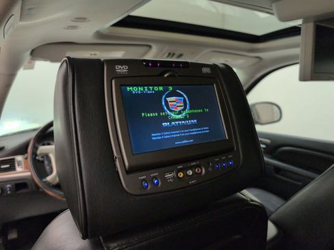Used 2013 Cadillac Escalade ESV Platinum image 46