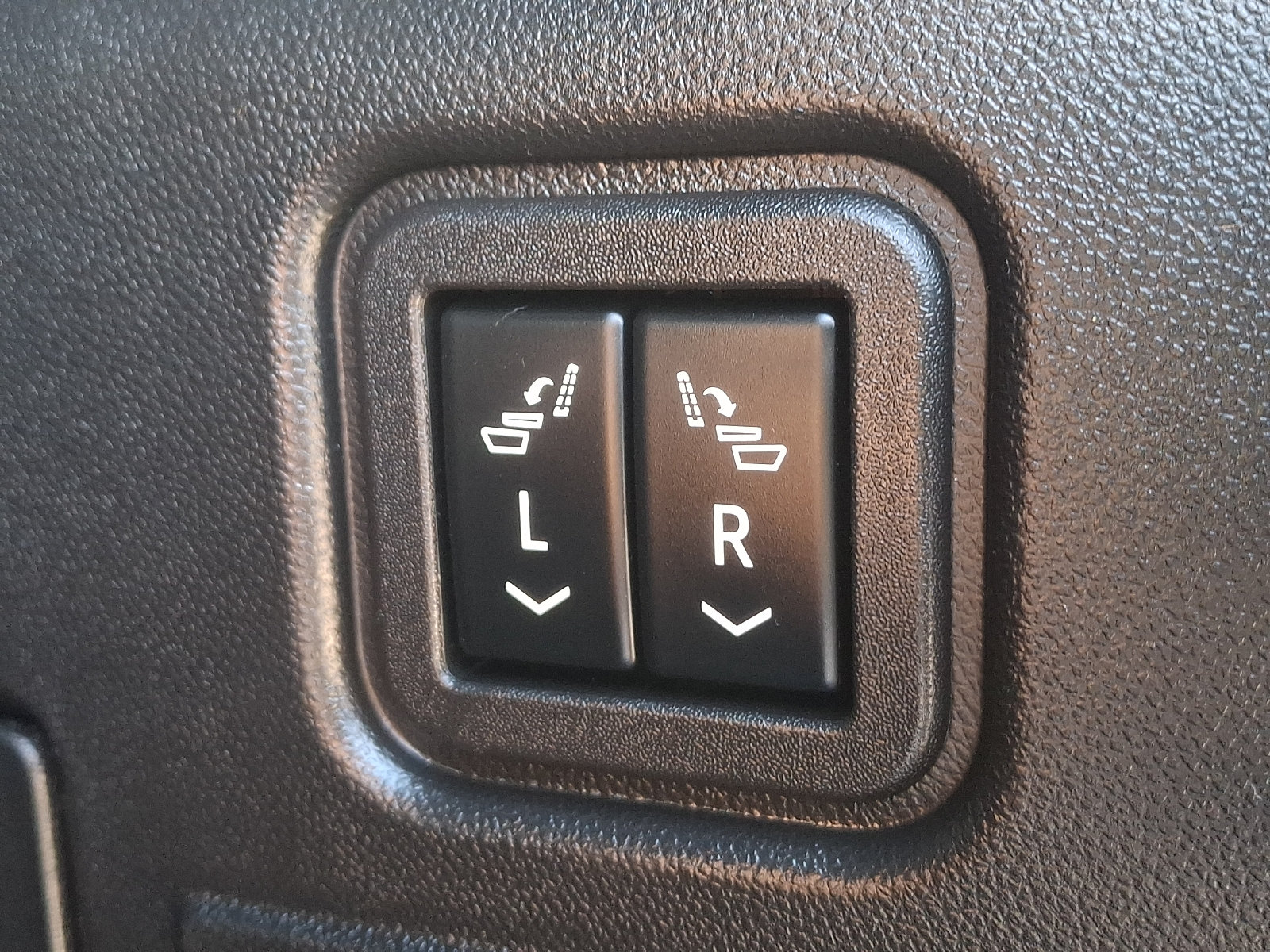 Used 2025 GMC Hummer EV 3X AWD/4WD image 33