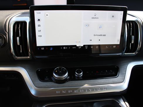 Used 2025 Ford Expedition Platinum image 22