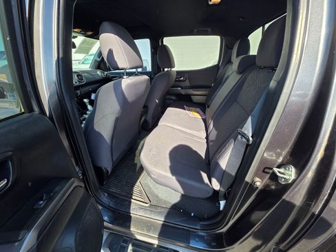 Used 2016 Toyota Tacoma TRD Sport AWD/4WD image 13
