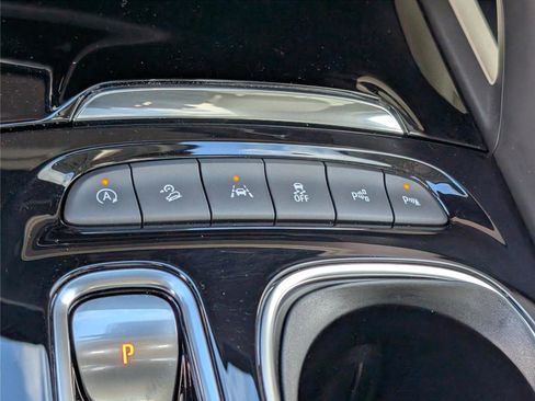 Used 2023 Buick Envision Avenir image 29