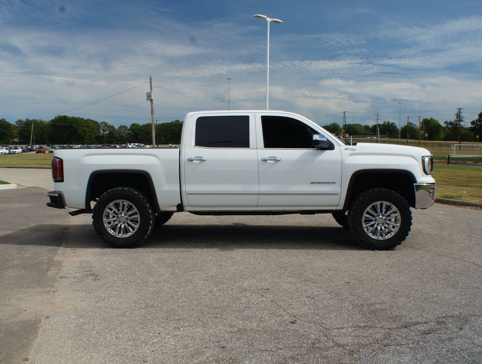 Used 2018 GMC Sierra 1500 SLT w/ SLT Premium Package AWD/4WD image 15