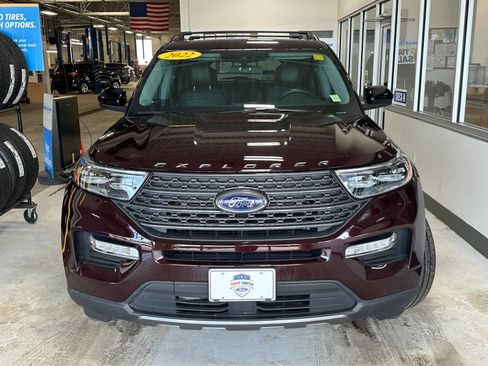 Used 2022 Ford Explorer XLT w/ Equipment Group 202A image 4