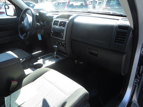 Used 2008 Dodge Nitro SXT image 17