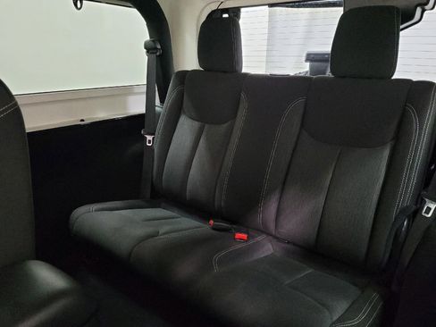 Used 2015 Jeep Wrangler Rubicon w/ Power Convenience Group AWD/4WD image 18