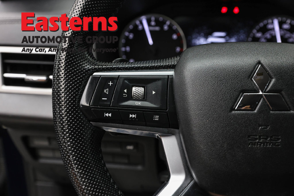 Used 2023 Mitsubishi Outlander SE AWD/4WD image 16
