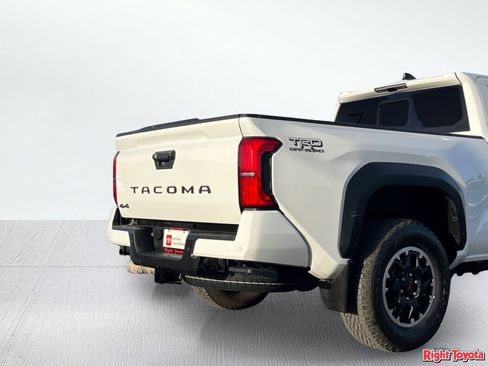 Used 2024 Toyota Tacoma TRD Off-Road w/ TRD Off Road Upgrade Package AWD/4WD image 12