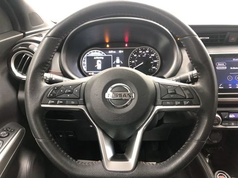 Used 2018 Nissan Kicks SR w/ Premium Package FWD image 16