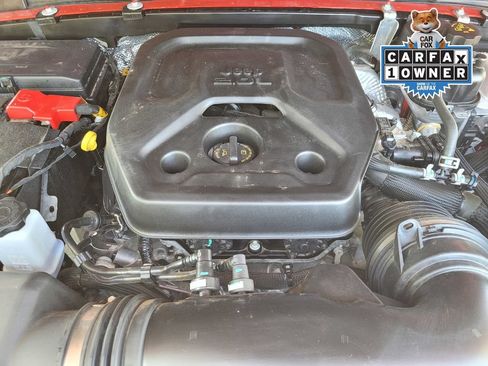 Used 2025 Jeep Wrangler Unlimited Sahara AWD/4WD image 24