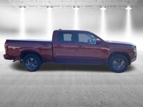 Used 2025 Nissan Frontier SV AWD/4WD image 5