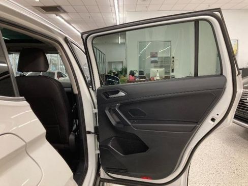 Used 2019 Volkswagen Tiguan SEL FWD image 37