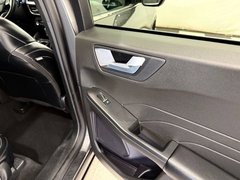Used 2024 Ford Escape Platinum AWD/4WD image 29