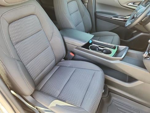 Used 2025 Chevrolet Equinox LT w/ Safety and Technology Package AWD/4WD image 13