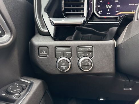 Used 2026 GMC Sierra 1500 SLT AWD/4WD image 25