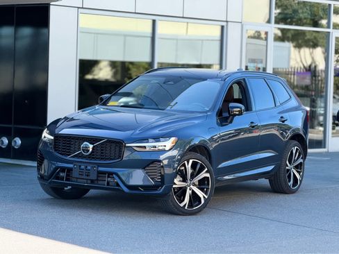 Used 2023 Volvo XC60 T8 Ultimate w/ Climate Package image 2