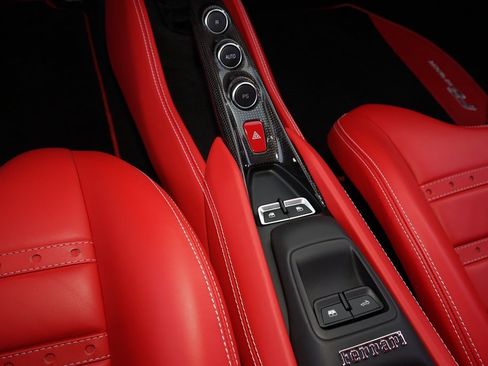 Used 2023 Ferrari F8 Tributo image 18