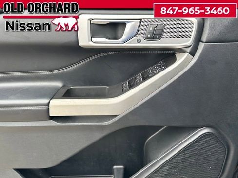 Used 2022 Ford Explorer Limited w/ Equipment Group 301A AWD/4WD image 9