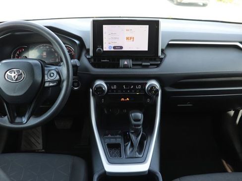 Used 2025 Toyota RAV4 XLE image 15