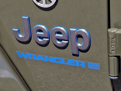 Used 2024 Jeep Wrangler Unlimited w/ Convenience Group AWD/4WD image 31