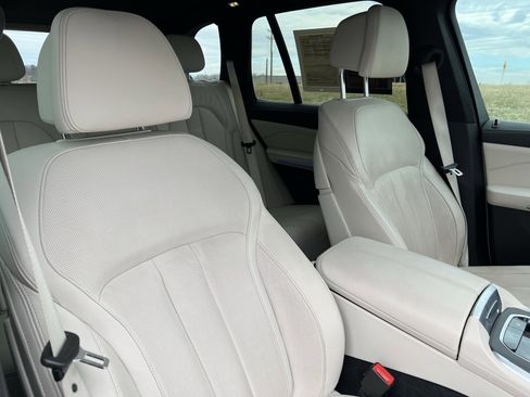Used 2022 BMW X5 xDrive40i w/ M Sport Package image 35