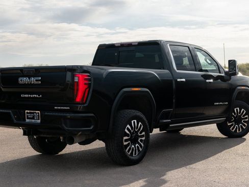 Used 2024 GMC Sierra 3500 Denali Ultimate image 8